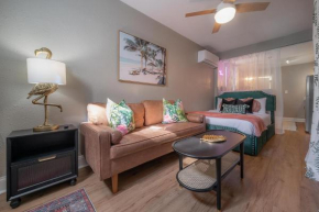 Stylish Updated Studio in Tampa | Hyde Park & UT